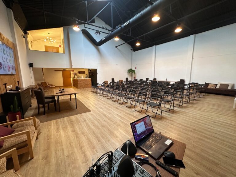 Sala polivalente con catering propio